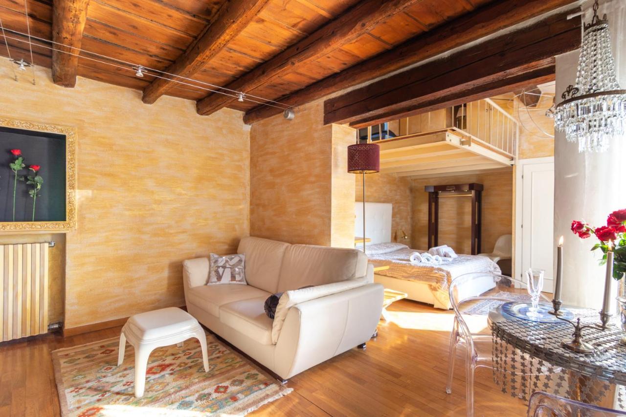 דירות ורונה La Soffitta Di Giulietta - Design Loft מראה חיצוני תמונה
